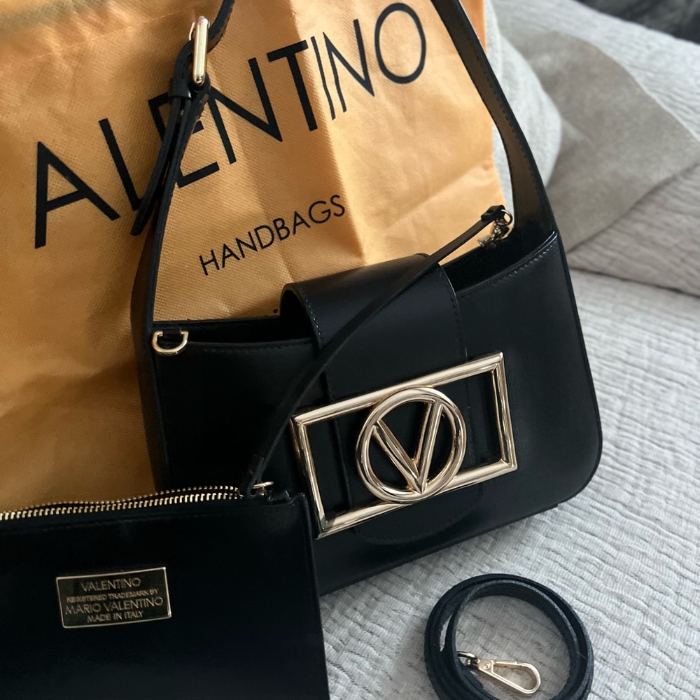 IMMACULATE Valentino Black Leather Handbag